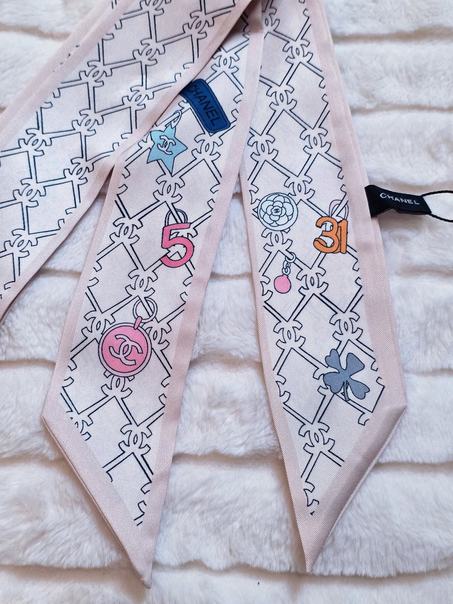 Lucky 5 Fashion Twilly