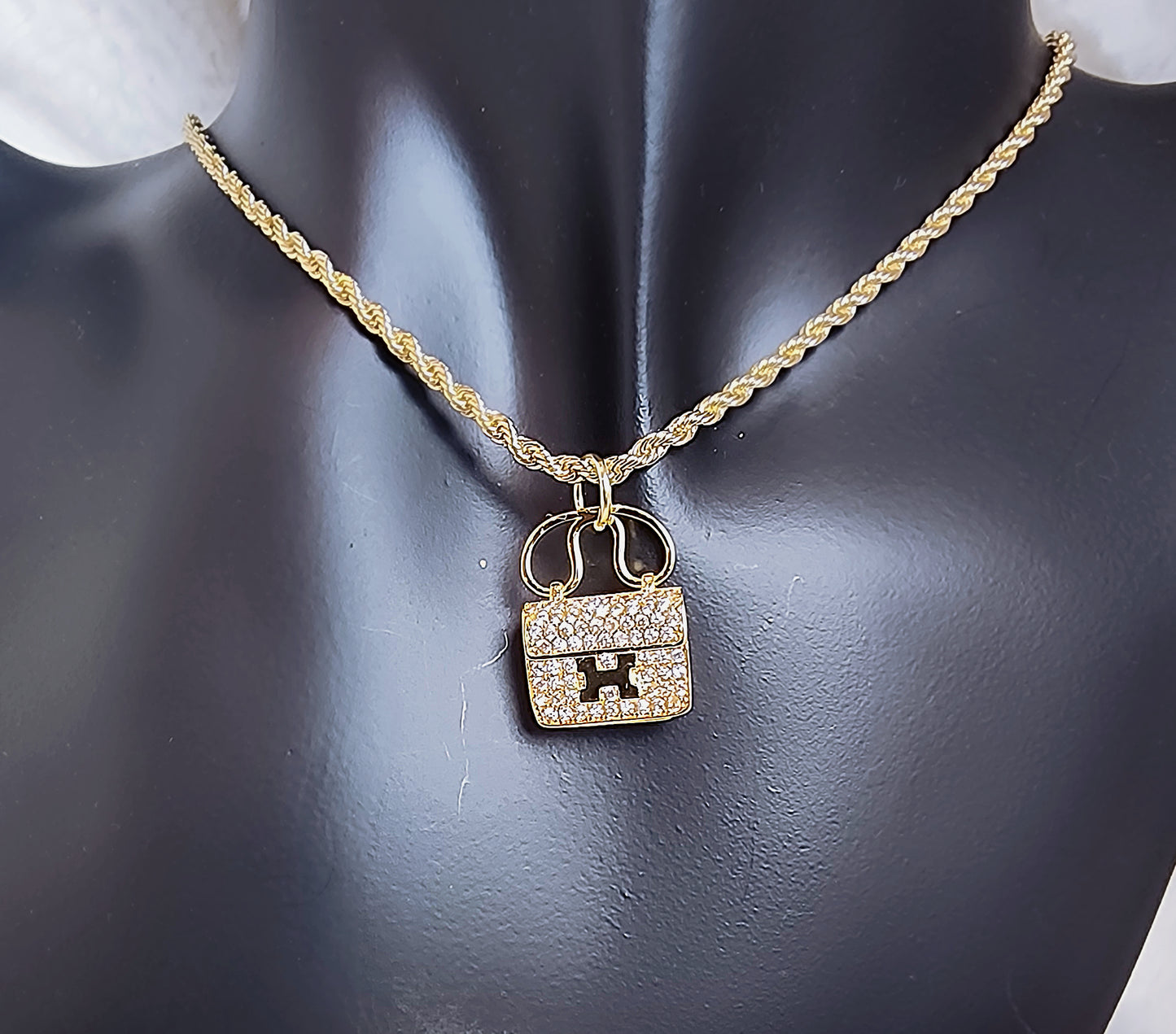 Gold Pendant Necklace