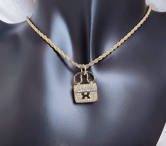 Gold Pendant Necklace