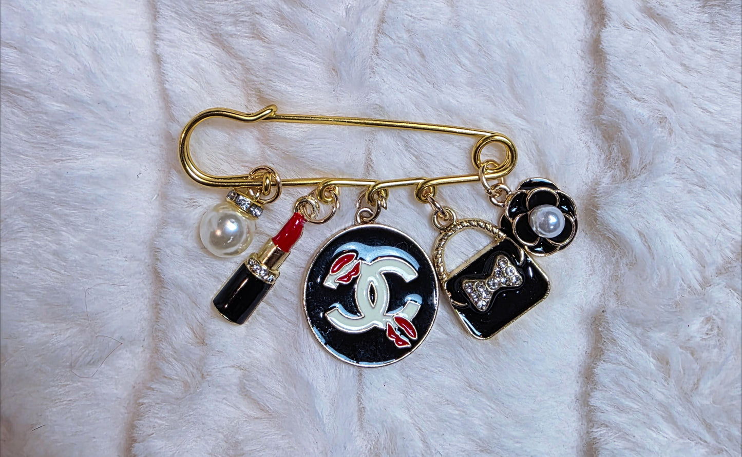 Smooches Brooch