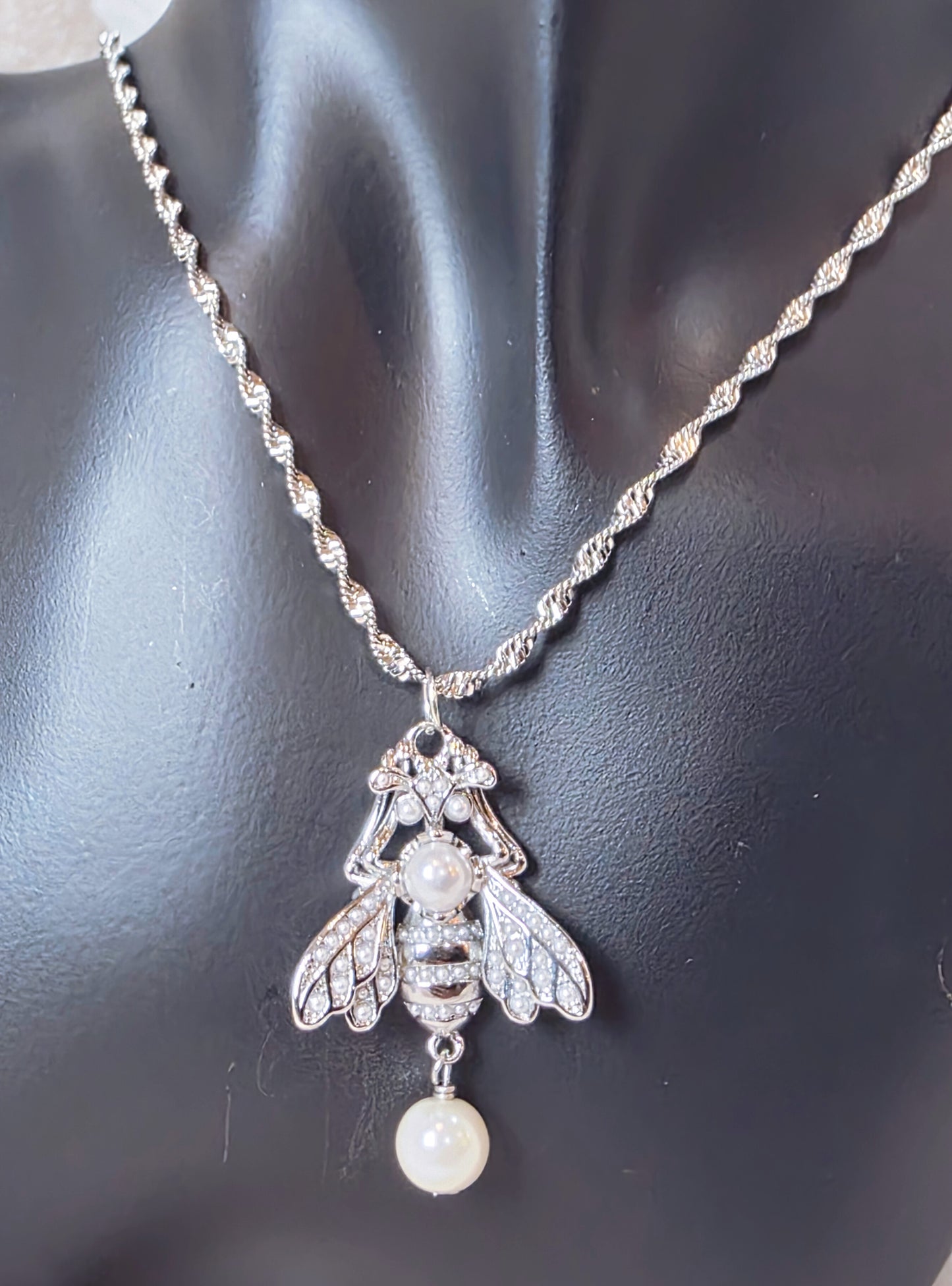 Bee-youtiful Necklace