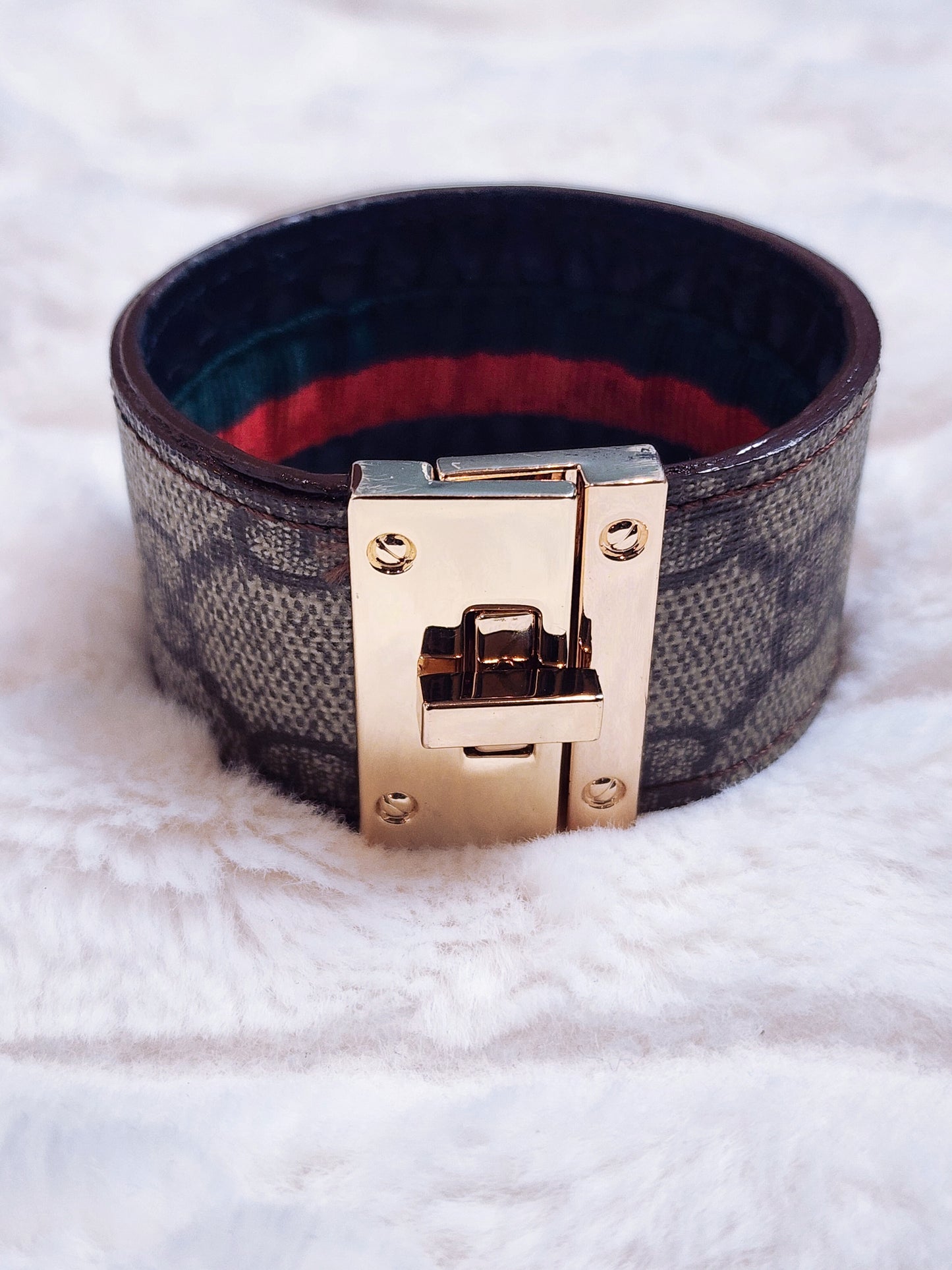 GG Closed Cuff Bracelet