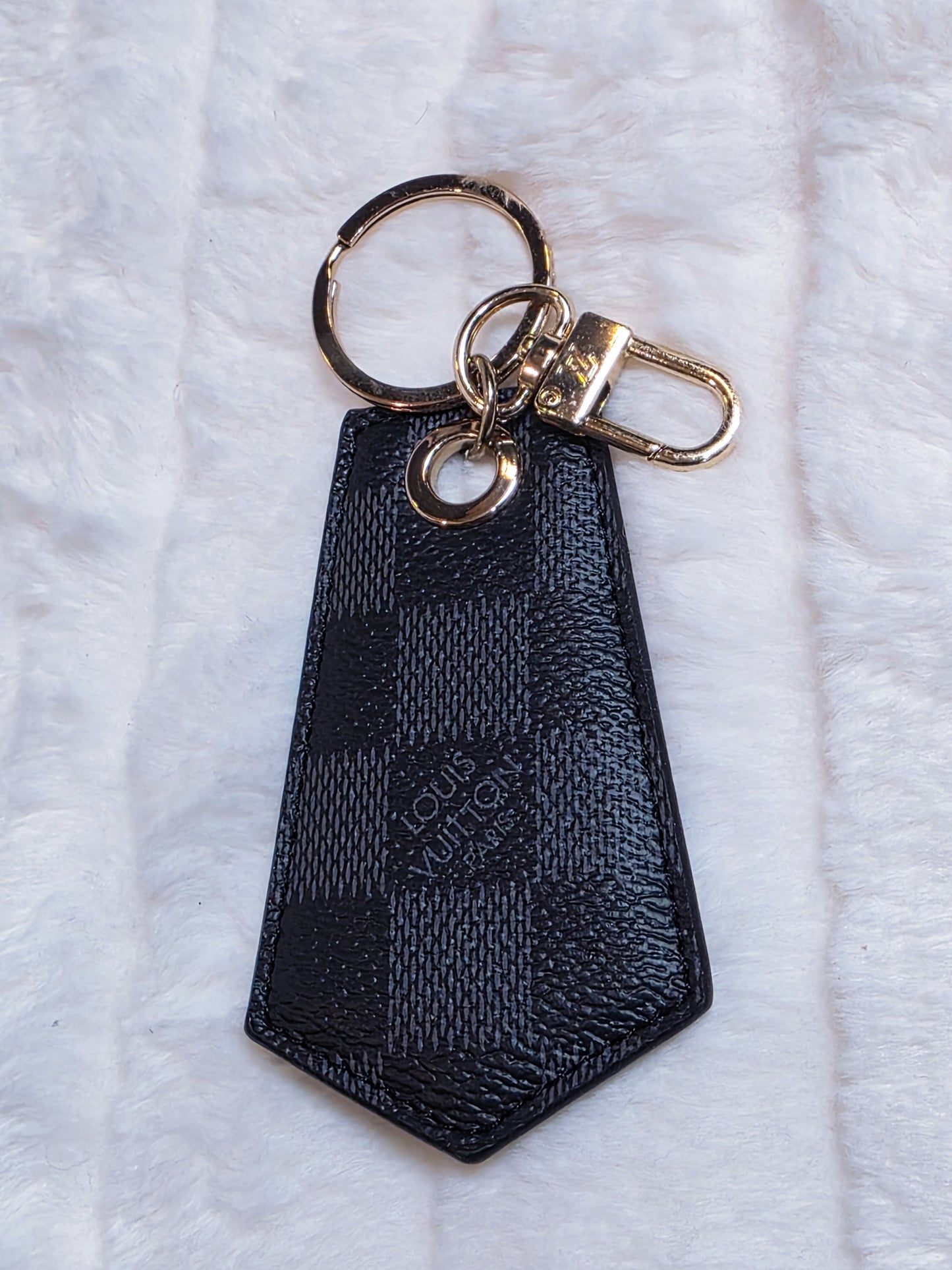 Black n Distinguish Keychain